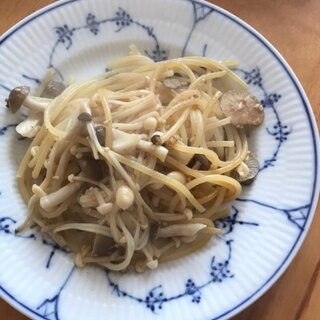 しめじとえのきのすりごまめんつゆパスタ